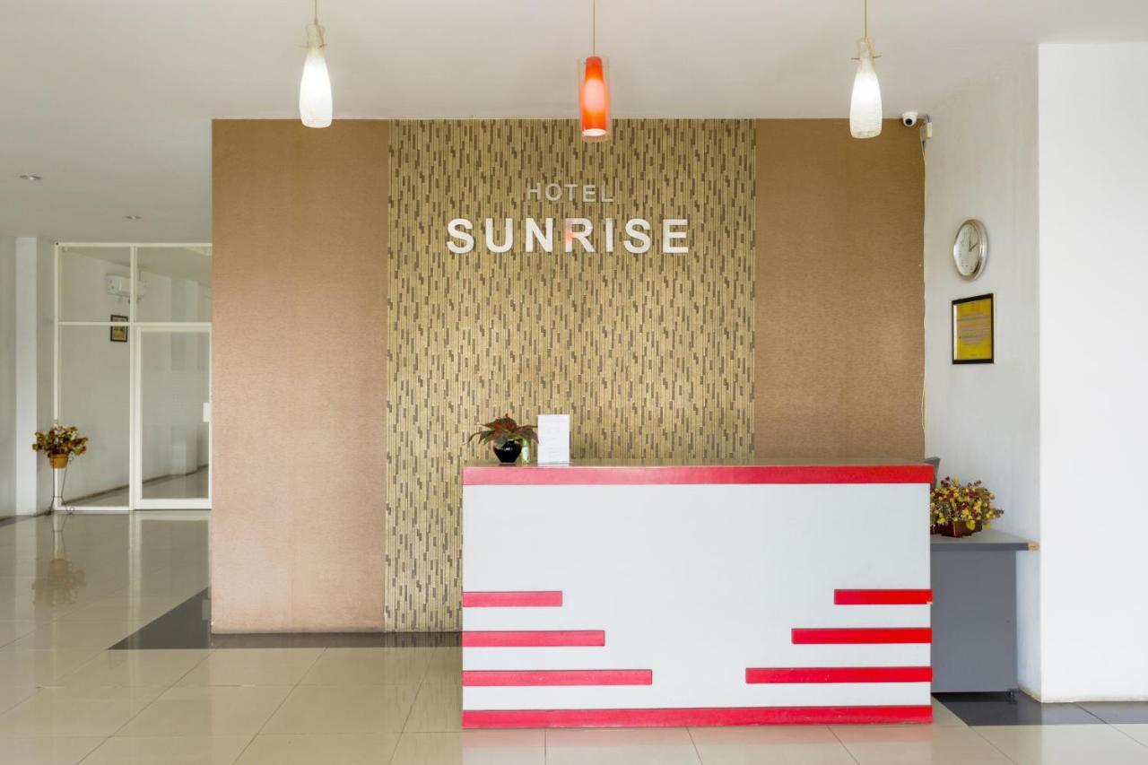 Oyo 3343 Sunrise Hotel Banjarbaru Екстер'єр фото